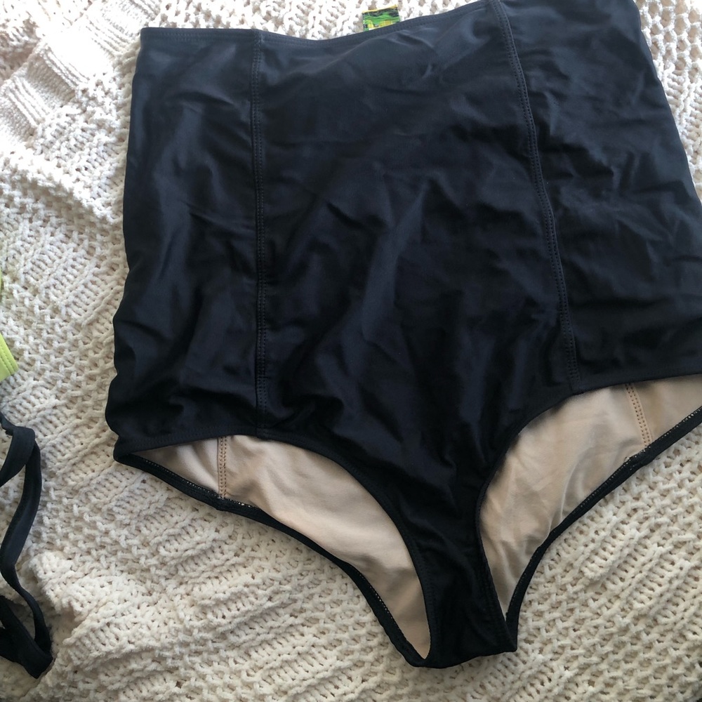 Kortni Jeane  extended high waisted bottoms black